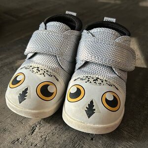 Ikiki squeaky owl shoes size 6